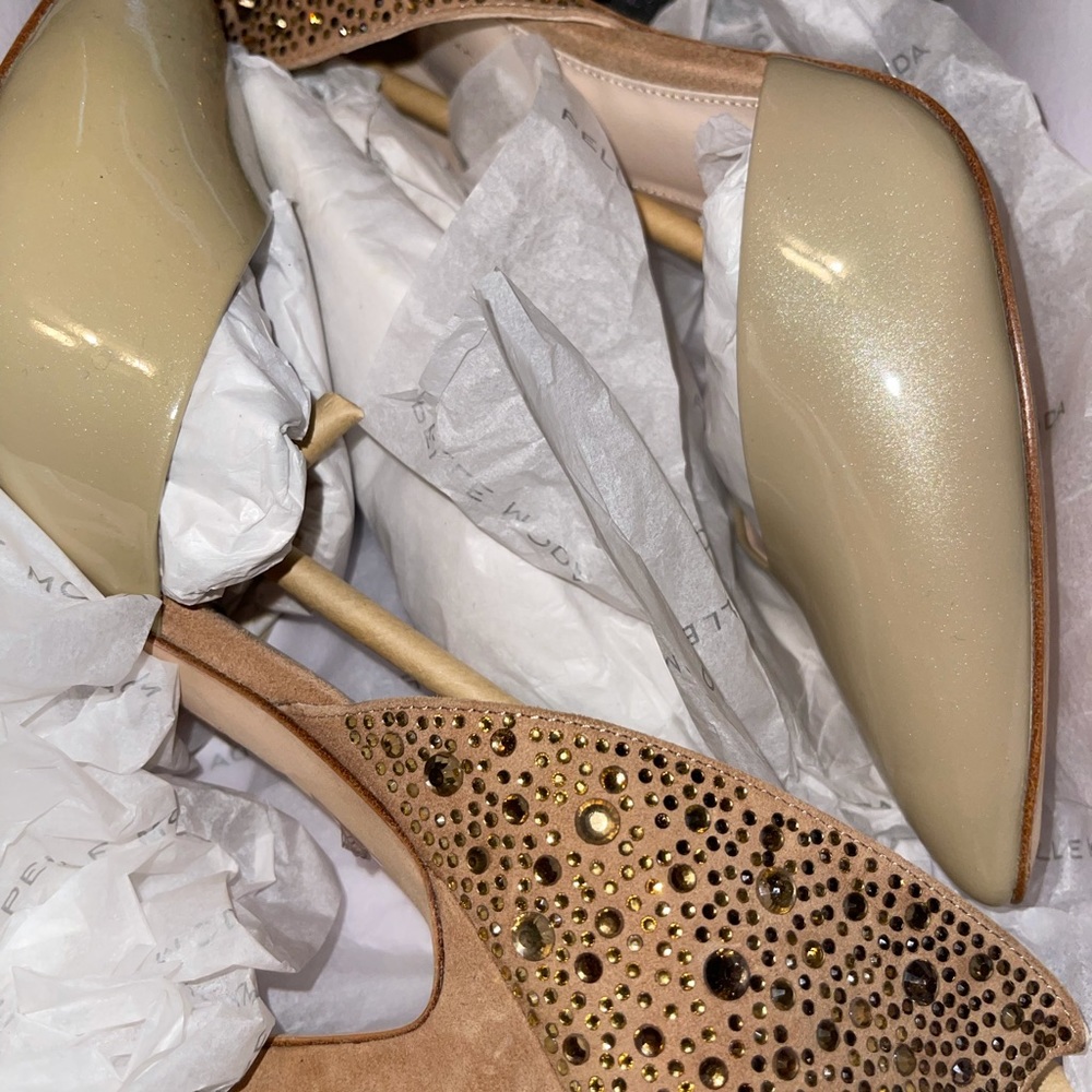 Pella Moda Heels - Picture 2 of 11